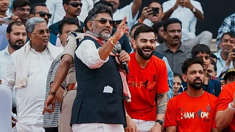 பெங்களூரு வெற்றிக் கொண்டாட்ட விழாவில் கர்நாடக முதல்வர் சித்தராமையா, துணை முதல்வர் டி.கே.சிவக்குமார்.