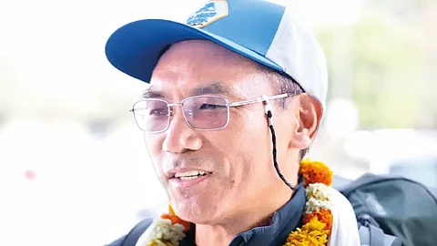 அறுபத்து மூன்று வயதில் மலையேற்றம்...