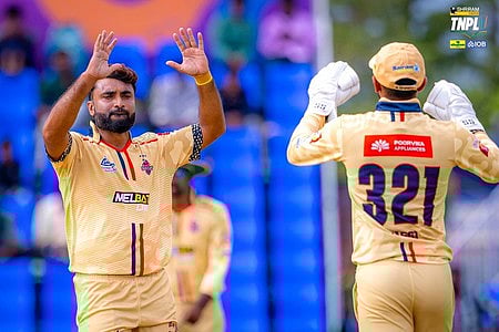 அபிஷேன் தன்வா் 4 விக்கெட்