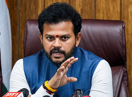 விமானப் போக்குரவத்துத் துறை அமைச்சா் ராம்மோகன் நாயுடு. 