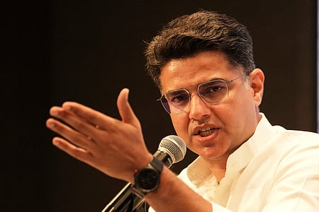 தில்லியில் செய்தியாளா்களிடம் பேசிய காங்கிரஸ் பொதுச் செயலா் சச்சின் பைலட்.