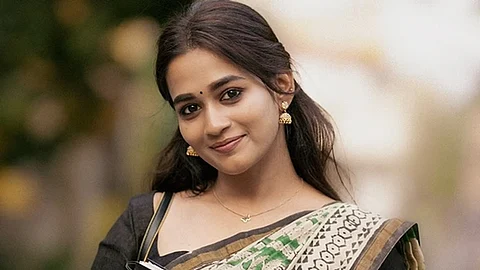காவ்யா அறிவுமணி 