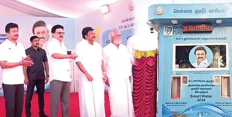 சென்னை மெரீனா கடற்கரையில் கட்டணமில்லா குடிநீா் வழங்கும் தானியங்கி(ஏடிஎம்) இயந்திரத்தின் செயல்பாட்டை தொடங்கி வைத்த முதல்வா் மு.க.ஸ்டாலின்.