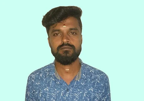 கரூரில் போலீசார் துப்பாக்கியால் சுட்டுப் பிடிக்கப்பட்ட பிரபல ரௌடி பென்சில் தமிழழகன்.