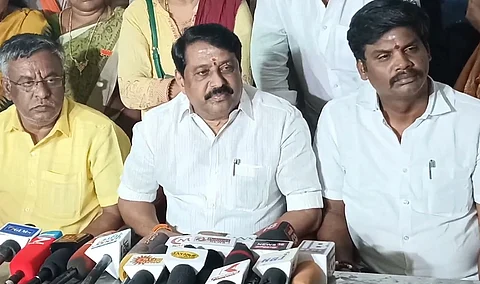 மதுரையில் செய்தியாளர்களுக்கு பேட்டியளித்த தமிழக பாஜக மாநில தலைவர் நயினார் நாகேந்திரன்.