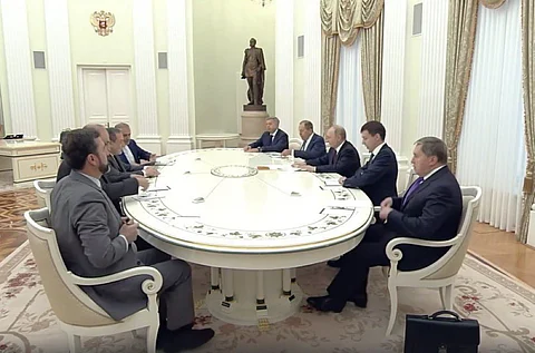 iran foreign minister meets putin