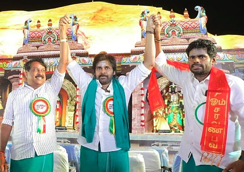 பவன் கல்யாணுடன் நயினார் நாகேந்திரன், அண்ணாமலை.  