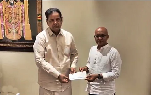 Google Vice President donates