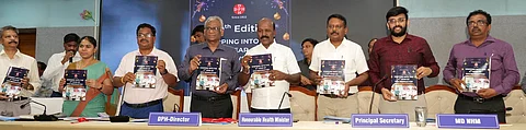 சென்னை சுகாதாரம் மற்றும் நோய்த் தடுப்பு மருந்துத் துறை இயக்குநரக அலுவலகத்தில் வெள்ளிக்கிழமை நடைபெற்ற நிகழ்ச்சியில் மாநாட்டு இதழை வெளியிட்ட அமைச்சா் மா.சுப்பிரமணியன். 