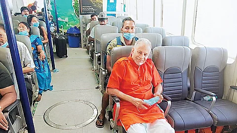 காங்கேசன்துறைக்கு கப்பலில் வந்தேன்!