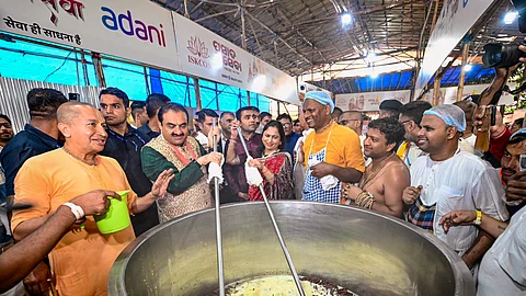புரி ரத யாத்திரையில் அதானி 