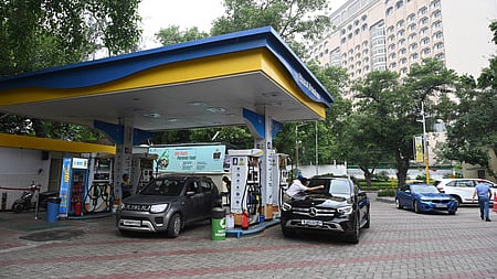 இந்தியாவில் ஒரு லட்சம் பெட்ரோல் நிலையங்கள்: அமெரிக்கா, சீனாவை அடுத்து 3-ஆவது இடம்