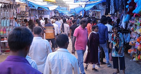 சென்னை மெரீனா கடற்கரையில் உள்ள கடைகளின் ஒருபகுதி.