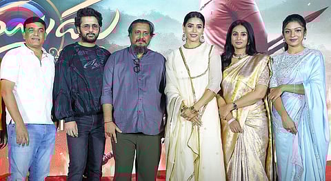 ஸ்ரீ வெங்கடேஸ்வரா கிரியேஷன்ஸ் பேனரின் கீழ் தில் ராஜு மற்றும் ஷிரிஷ் ஆகியோர் தயாரிக்கும் இப்படத்திற்கு அஜனீஷ் லோக்நாத் இசையமைத்துள்ளார்.