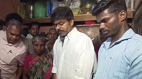 அஜித்குமார் குடும்பத்தினரை தவெக தலைவர் விஜய் நேரில் சந்தித்து ஆறுதல் கூறியுள்ளார்...