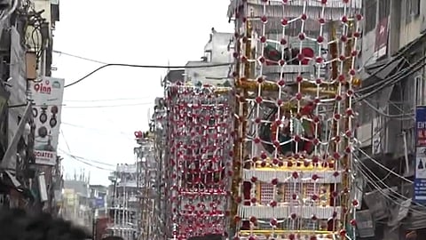 மொஹரம் ஊர்வலத்தில் மின்சாரம் பாய்ந்து ஒருவர் பலி; 3 பேர் காயம் 