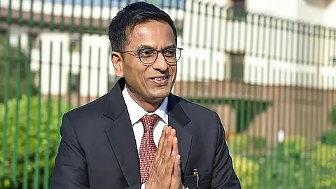 முன்னாள் உச்சநீதிமன்ற  தலைமை நீதிபதி டி.ஒய். சந்திரசூட்