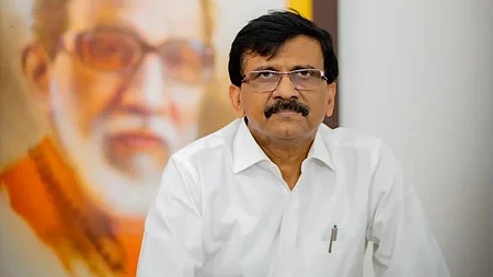 ஹிந்தி திணிப்புக்கு மட்டுமே எதிரானவா்கள்; மொழிக்கு அல்ல!
தமிழக முதல்வா் ஸ்டாலினுக்கு சிவசேனை  கட்சி பதில்