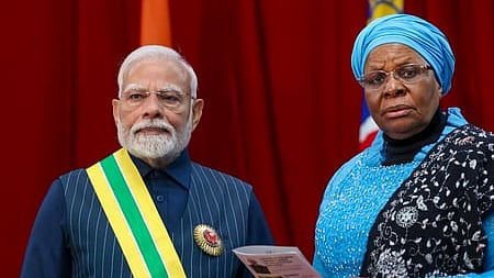 17 நாடுகளின் நாடாளுமன்றங்களில் உரையாற்றி பிரதமா் மோடி சாதனை