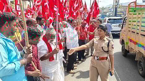 தமிழகம் முழுவதும் 8,586 போ் கைது