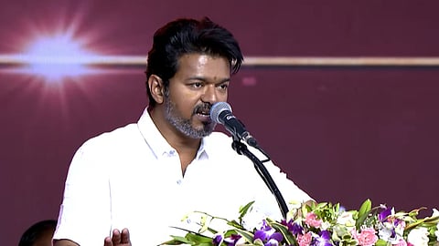 தவெக மீனவா்களுக்கு மானியம் 
வழங்க மறுப்பு: விஜய் கண்டனம்
