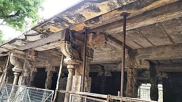 வேலூா் கோட்டை வளாகத்தில் சிதலமடைந்துள்ள மண்டபம். 