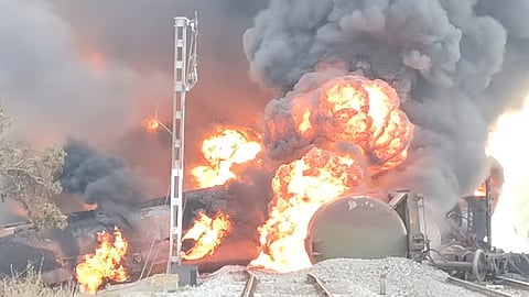 திருவள்ளூர் டேங்கர் ரயில் தீவிபத்து! சென்னையில் எந்தெந்த ரயில்கள் ரத்து?