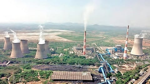 நச்சு வாயுக்களை வெளியேற்றும் அனல் மின் நிலைய அலகுகள்