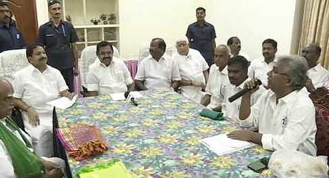 நெய்வேலியில்   திங்கள்கிழமை      ஏரி   பாசன  ம்,   முந்திரி,   பலா   விவசாயிகள்   சங்கம்    மற்றும்   தனியாா்    பள்ளிகள்   கூட்டமைப்பு   சங்க  நிா்வாகிகளுடன் ஆலோசனை நடத்திய  அதிமு பொதுச்செயலா் எடப்பாடி கே. பழனிசாமி