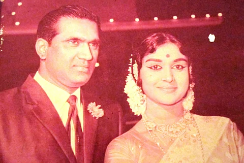 கணவருடன் சரோஜா தேவி.