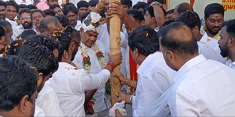 மதுரையில் பொதுச்செயலாளர் ஆனந்த் தலைமையில்  தமிழக வெற்றிக் கழத்தின் 2-ஆவது மாநில மாநாட்டிற்கான பந்தல்கால் நடப்பட்டது. 