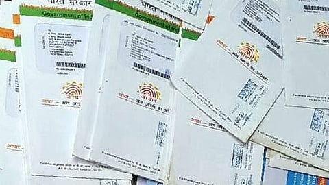 இறந்தோரும் உயிருடன்.. ஆதார் இறுதி எண்ணிக்கை அறிவதில் சிக்கல்!