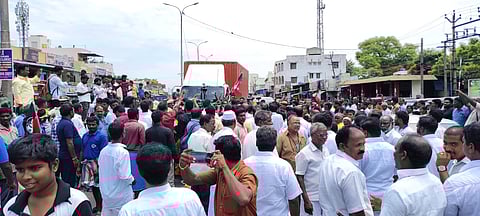 ஆரம்பாக்கத்தில் அதிமுகவினர் மறியல் ஆர்ப்பாட்டம்.