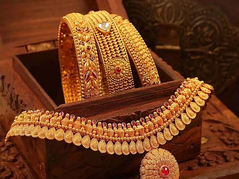 சென்னையில் ஆபரணத் தங்கத்தின் விலை பவுனுக்கு ரூ.480 உயா்ந்து ரூ.73,360-க்கு விற்பனையாகிறது.