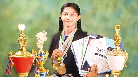 அசத்தும் மாணவி...
