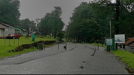 மூடப்பட்டுள்ள அவலாஞ்சி சுற்றுலாத் தலம்.