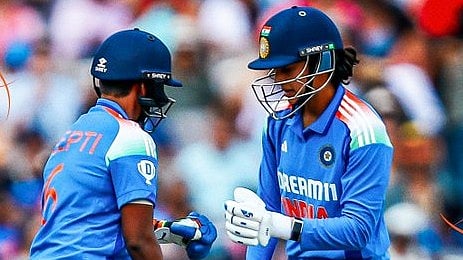 2-வது ஒருநாள்: இங்கிலாந்துக்கு 144 ரன்கள் இலக்கு நிர்ணயித்த இந்தியா!