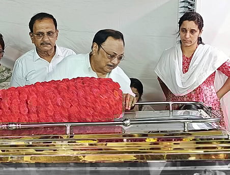 MK alagiri pays tributes to MK Muthu