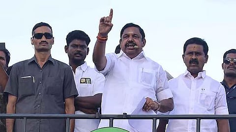 பிரசாரத்தில் பேசும் எடப்பாடி பழனிசாமி.