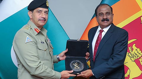 இலங்கை பாதுகாப்புத் துறை அதிகாரியுடன், பாகிஸ்தான் ராணுவத் தலைமைத் தளபதி ஜெனரல் சையத் ஆமிர் ரெஸா