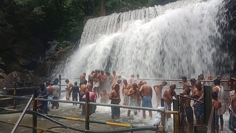 சுருளி அருவியில் குளிக்க அனுமதி 