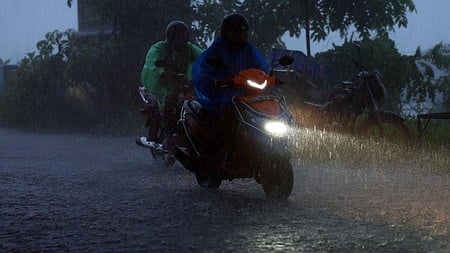 தொடர் மழையால் முடங்கிய உதகை: முக்கிய சுற்றுலாத் தலங்கள் 4-ஆவது நாளாக மூடல்!