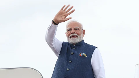தூத்துக்குடிக்குப் புறப்பட்டார் பிரதமர் மோடி