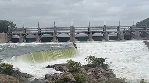 Chief Engineer of Water Resources Department inspects Mettur Dam  