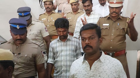 மதுரை மாவட்ட நீதிமன்றத்தில் ஆஜர்படுத்தப்பட்ட தனிப்படை காவலர்கள் 5 பேர்