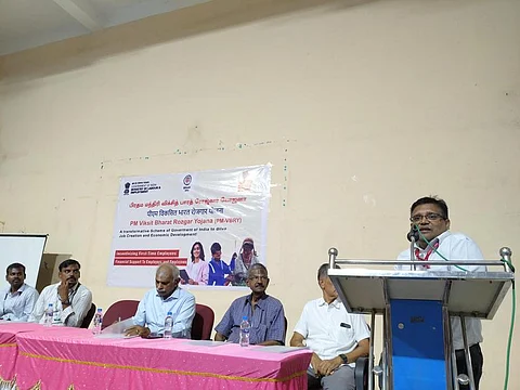மத்திய அரசு திட்டம் குறித்து
விழிப்புணா்வு முகாம்