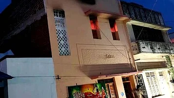 சங்கரன்கோவில் வீட்டு மாடியில் திடீா் தீ