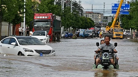 சீன மழை வெள்ளம்: 44 போ் உயிரிழப்பு