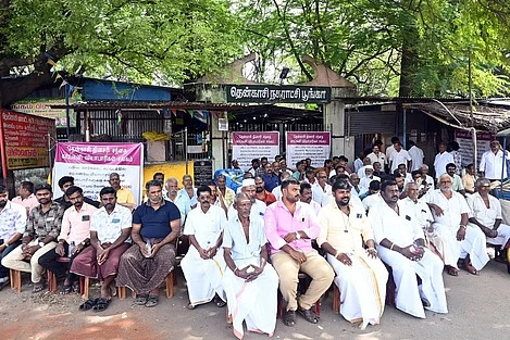 தென்காசியில் காய்கனிச் சந்தை வியாபாரிகள் கடையடைப்புப் போராட்டம்