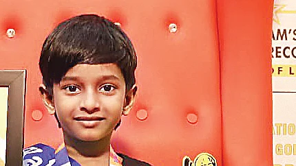 அதிசயிக்க வைக்கும் ஆறு வயது சிறுவன்...